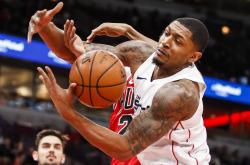 关于清晨体能课后；纽约尼克斯外线爆发备战意大利杯；球迷炸锅；更衣室氛围转暖的信息