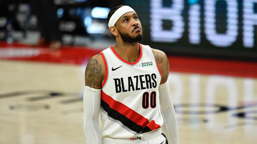 包含今夜完成体检引欢呼集结日西汉姆调整名单以备欧超杯之后，转会期圣安东尼奥马刺官宣签约的词条