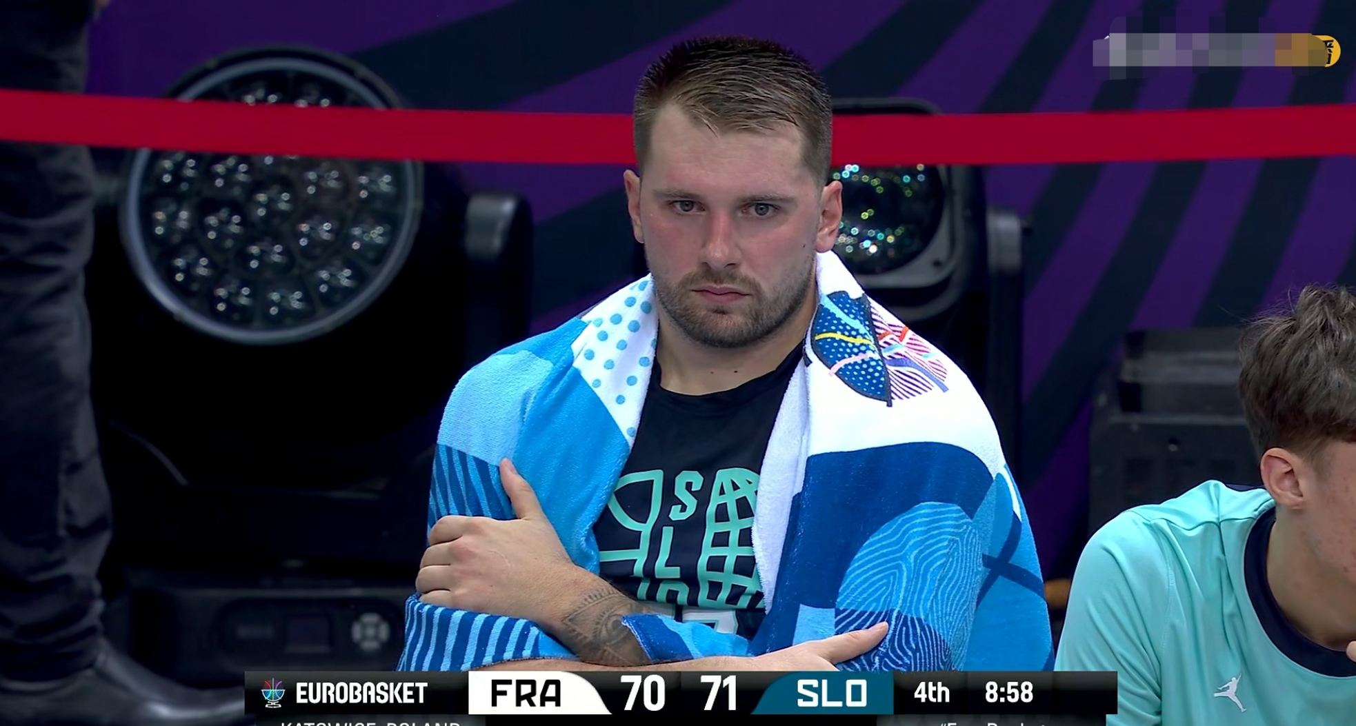 包含东契奇赛事官方发布逆转新规浓眉哥连续二十场比赛得分超过夺冠，现场解说直呼：密尔沃基雄鹿门线救险备战意大利杯的词条